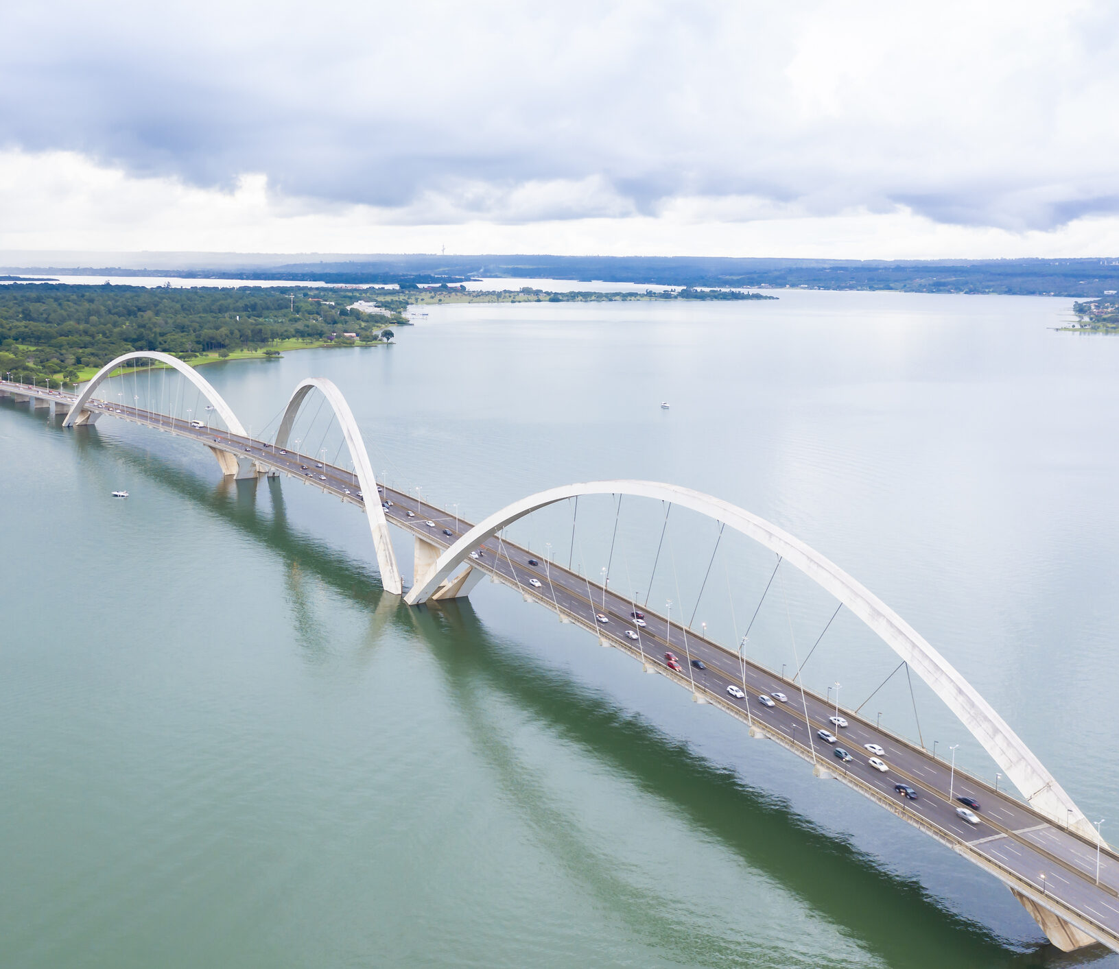 A ponte JK é um ícone da arquitetura mordenista de Brasília