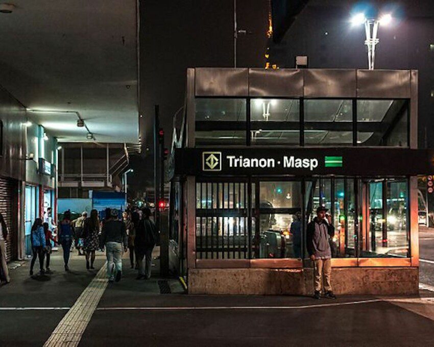 Foto que ilustra matéria sobre o Trianon Masp mostra a entrada da estação de metrô da Linha 2- Verde