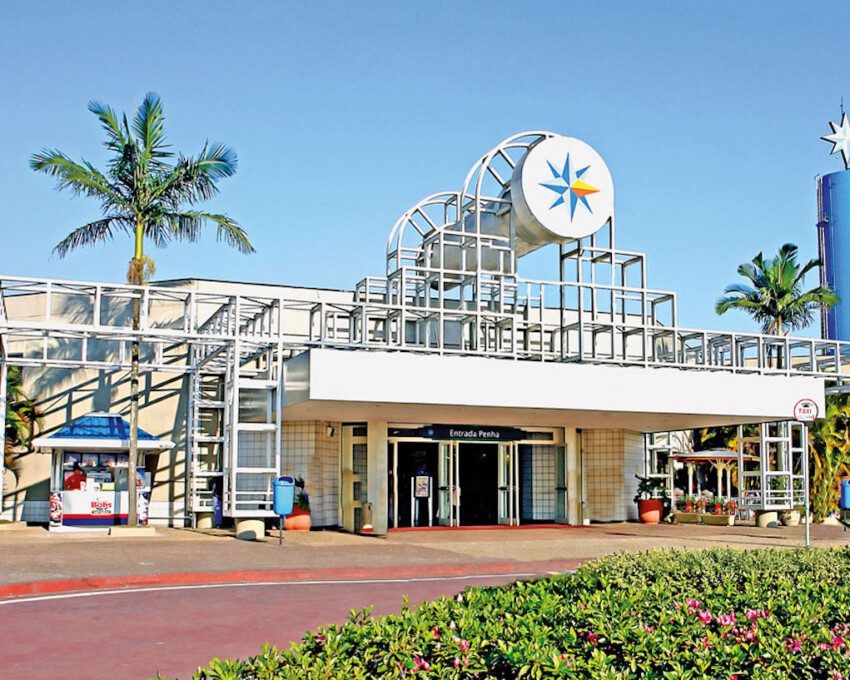 Foto que ilustra matéria sobre o Shopping Aricanduva mostra a entrada do shopping