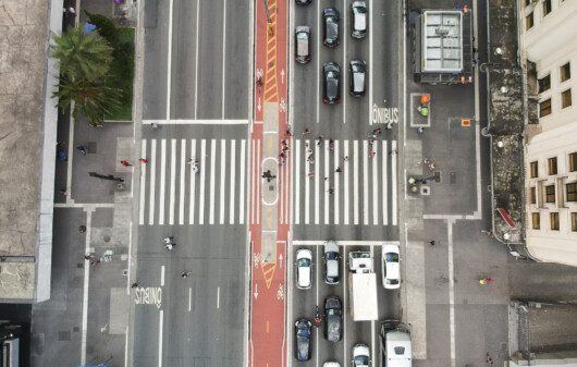 Imagem aérea da Avenida Paulista, em São Paulo, para ilustrar matéria sobre o horário de rodízio em SP