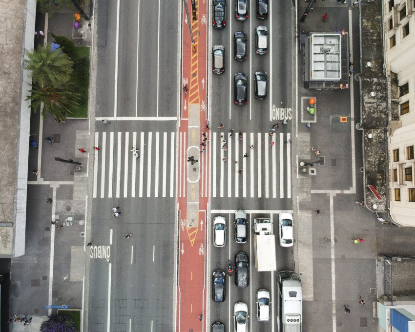 Imagem aérea da Avenida Paulista, em São Paulo, para ilustrar matéria sobre o horário de rodízio em SP