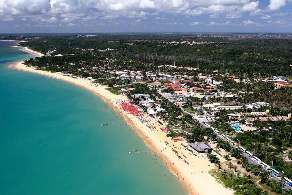 Vista aérea do litoral de Porto Seguro, na Bahia.