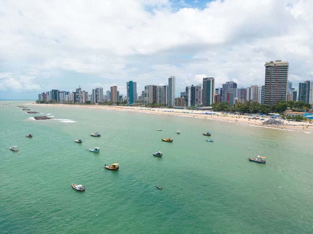 Foto aérea do litoral da cidade de Jaboatão dos Guararapes, em Pernambuco.