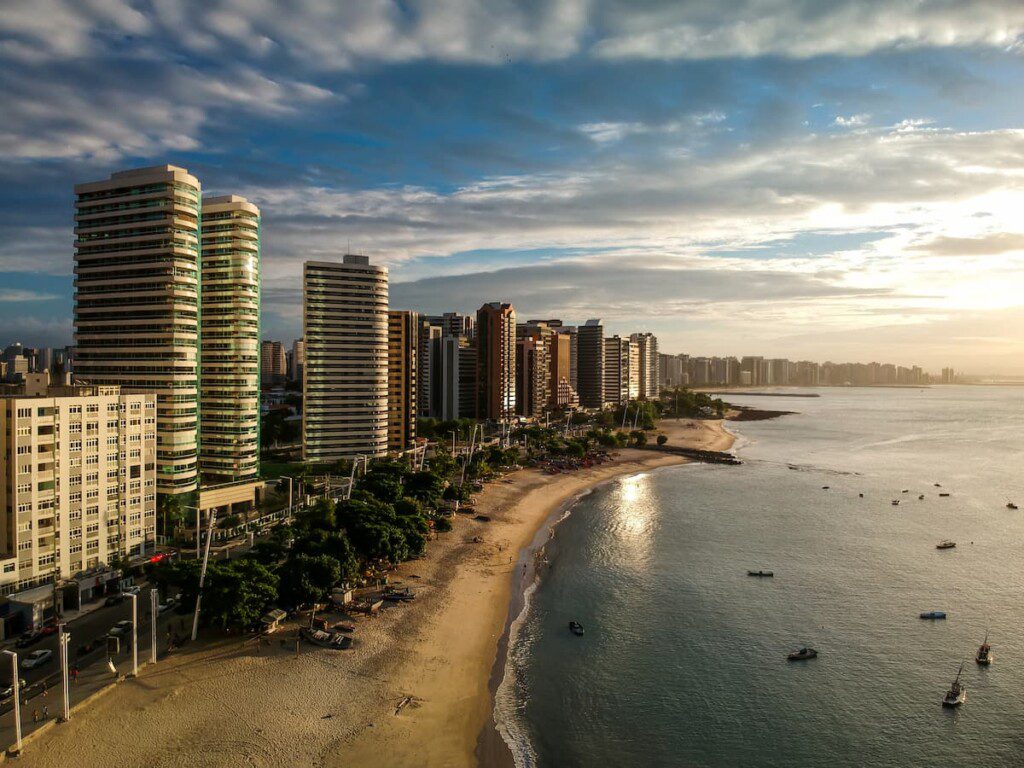 Vista aérea da Praia do Mucuripe, em Fortaleza.