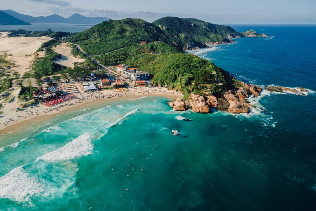 Vista aérea do litoral de Florianópolis.