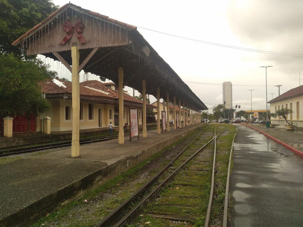 Imagem de uma estação de trem antiga.