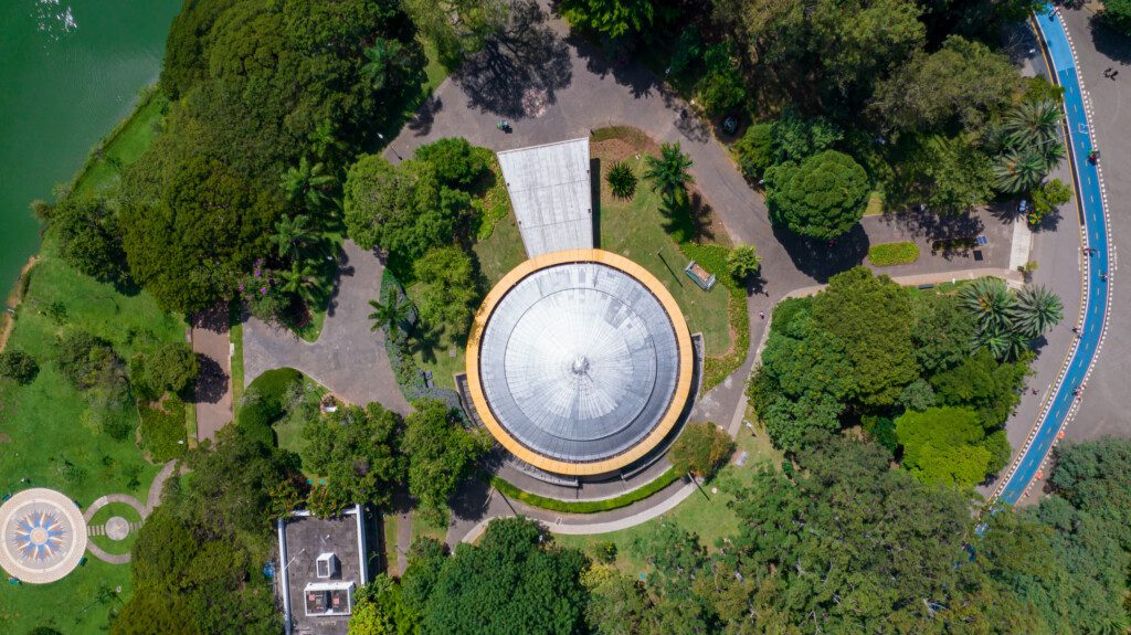 Imagem aérea do Planetário do Parque Ibirapuera, em São Paulo