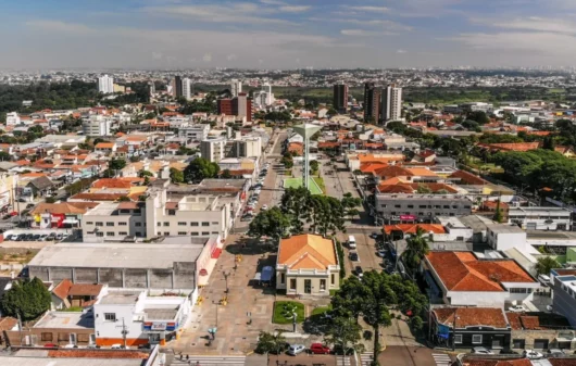 Imagem aérea da extensão da cidade para ilustrar matéria sobre o que fazer em São José dos Pinhais, em Curitiba, no Estado do Paraná