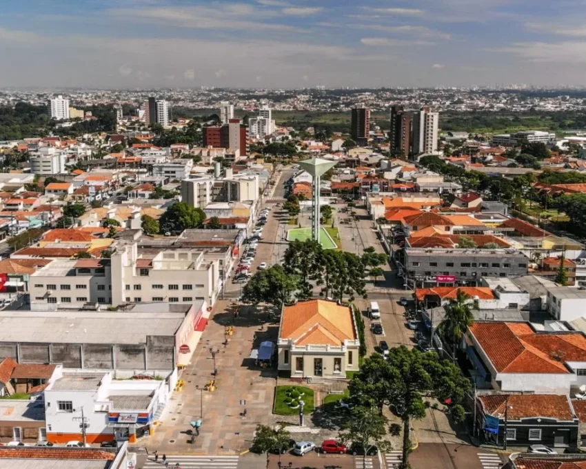 Imagem aérea da extensão da cidade para ilustrar matéria sobre o que fazer em São José dos Pinhais, em Curitiba, no Estado do Paraná