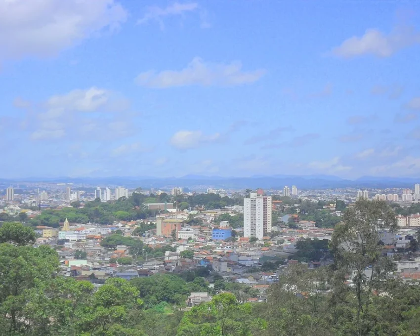 Foto que ilustra matéria sobre onde fica Poá, em São Paulo, mostra uma vista panorâmica da cidade