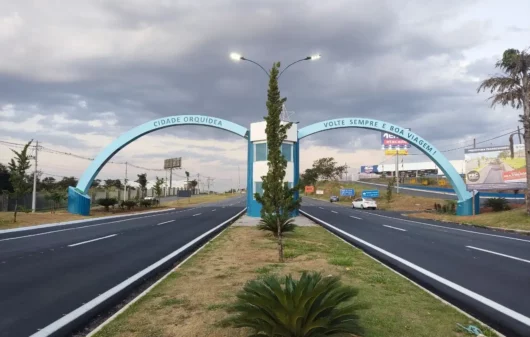 Foto que ilustra matéria sobre onde fica Sumaré mostra o portal de entrada da cidade (Crédito: Câmara Municipal de Sumaré/SP)