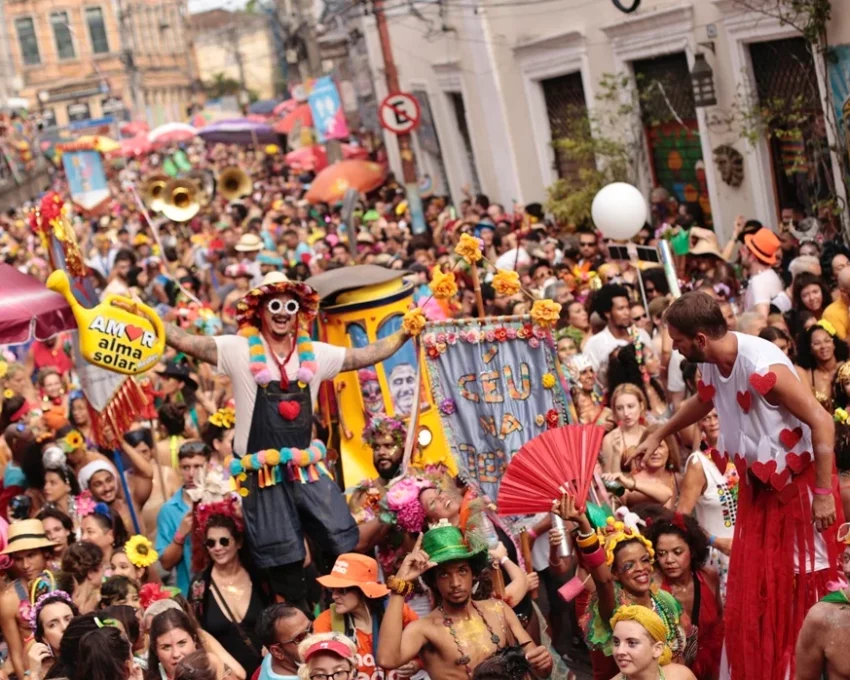 Os 10 melhores blocos de rua para se divertir no Carnaval do Rio