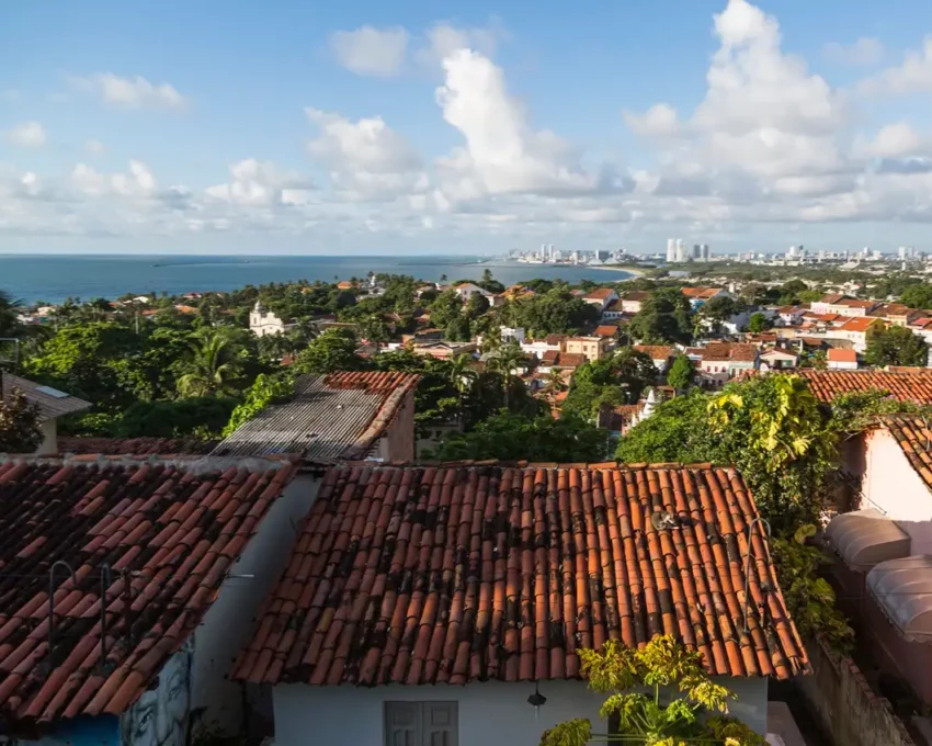 Foto que ilustra matérias sobre melhores cidades de Pernambuco mostra uma vista da cidade Olinda do alto, no Centro histórico (Foto: Bruno Lima|MTur)