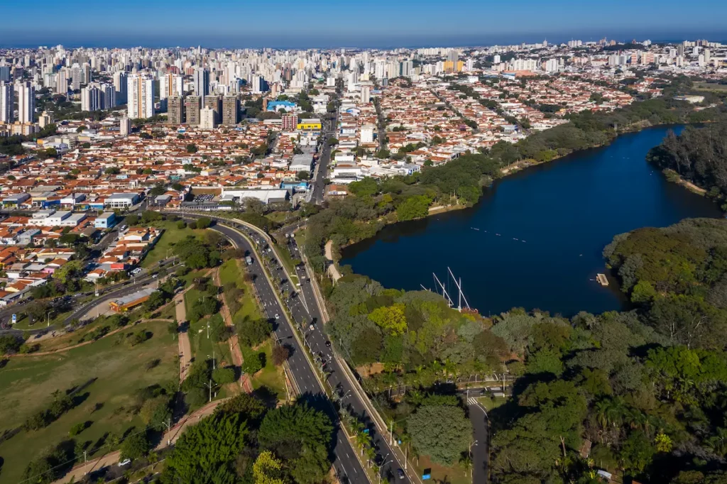 Fotografia aérea da cidade de Campinas. Uma das cidades mais ricas do Brasil.