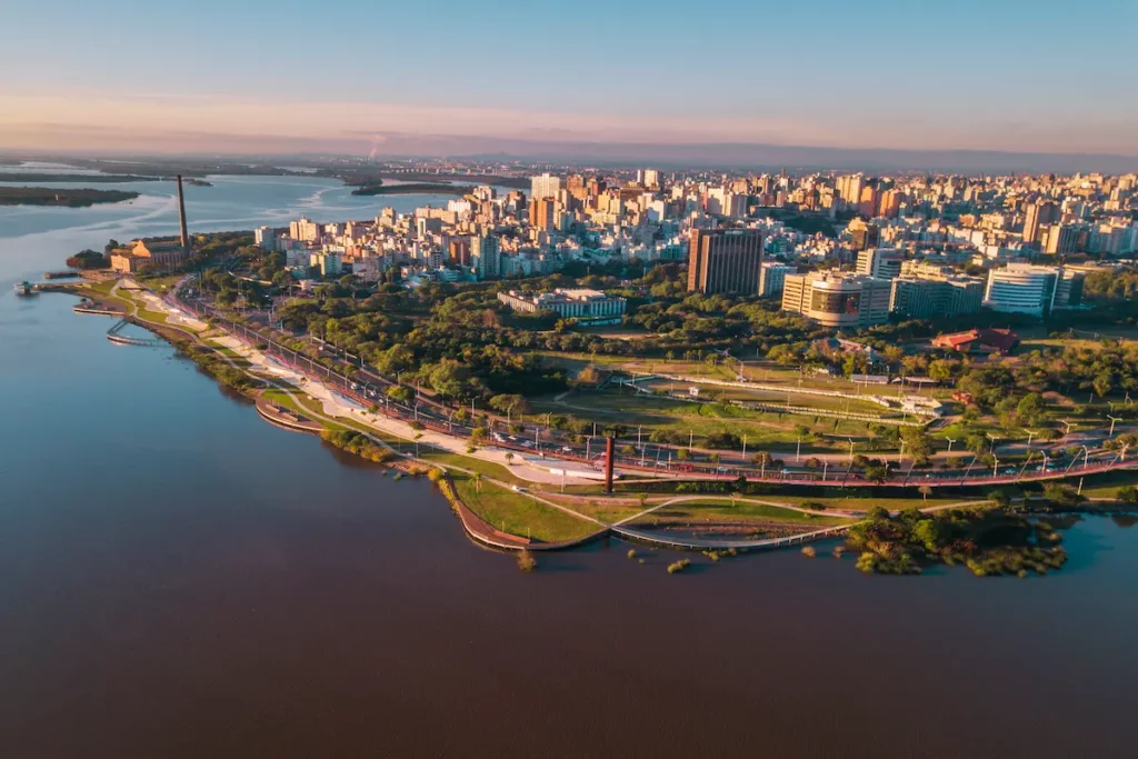 Fotografia aérea de Porto Alegre. Uma das cidades mais ricas do Brasil.