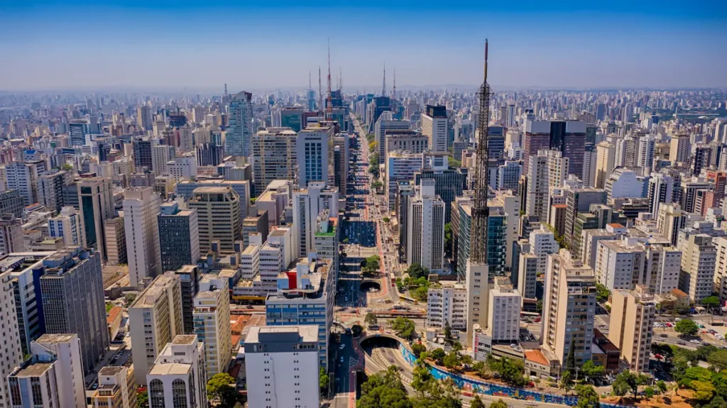 Fotografia aérea de São Paulo. A primeira entre as cidades mais ricas do Brasil.