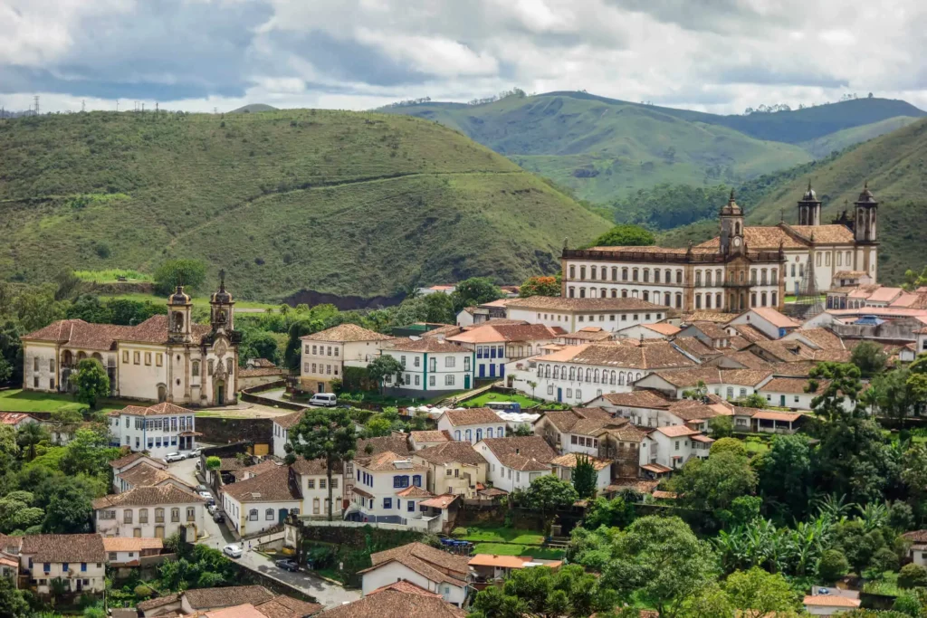 Vista panorâmica de Ouro Preto, em Minas Gerais, para ilustrar matéria sobre as 10 cidades mais bonitas do Brasil