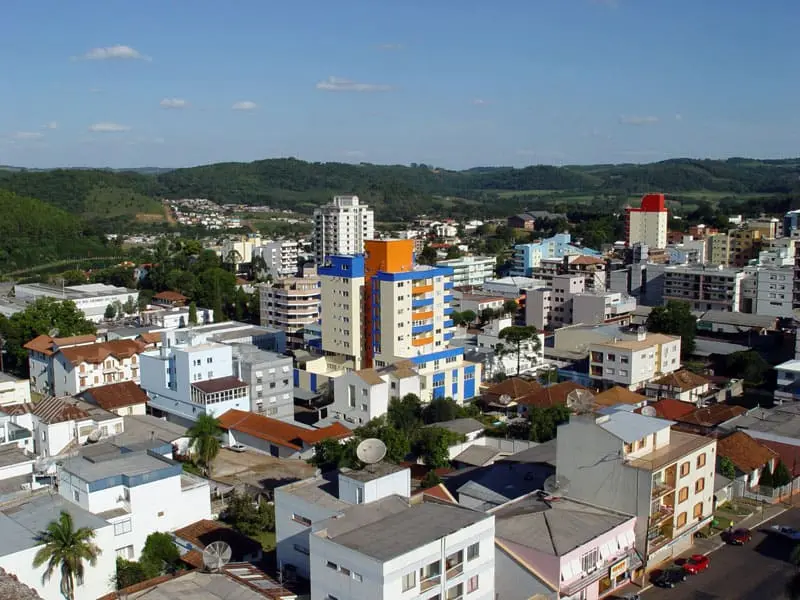 Imagem aérea de prédios do município de Marau para ilustrar matéria sobre as cidades mais limpas do Brasil