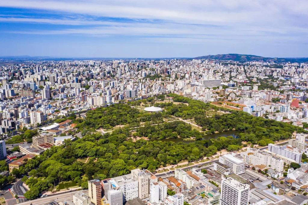 Imagem aérea do Parque Farroupilha, em Porto Alegre, para ilustrar matéria sobre as cidades mais competitivas do Brasil
