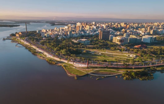 Imagem da vista aérea de parte da cidade de Porto Alegre para ilustrar matéria sobre o que fazer na Zona Sul de Porto Alegre
