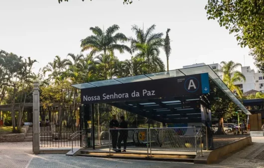 Foto mostra a entrada da Estação Nossa Senhora da Paz do metrô do Rio de Janeiro, localizada no bairro de Ipanema (Foto: Shutterstock)